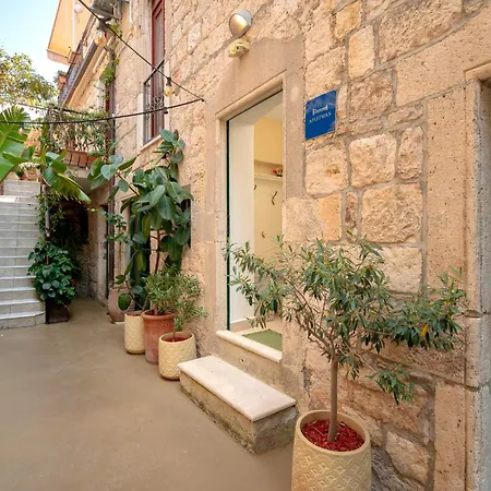 Daire Main Square Loft - Zf Hvar